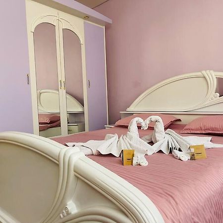 Lavender Luxury Apartment Oradea Bagian luar foto
