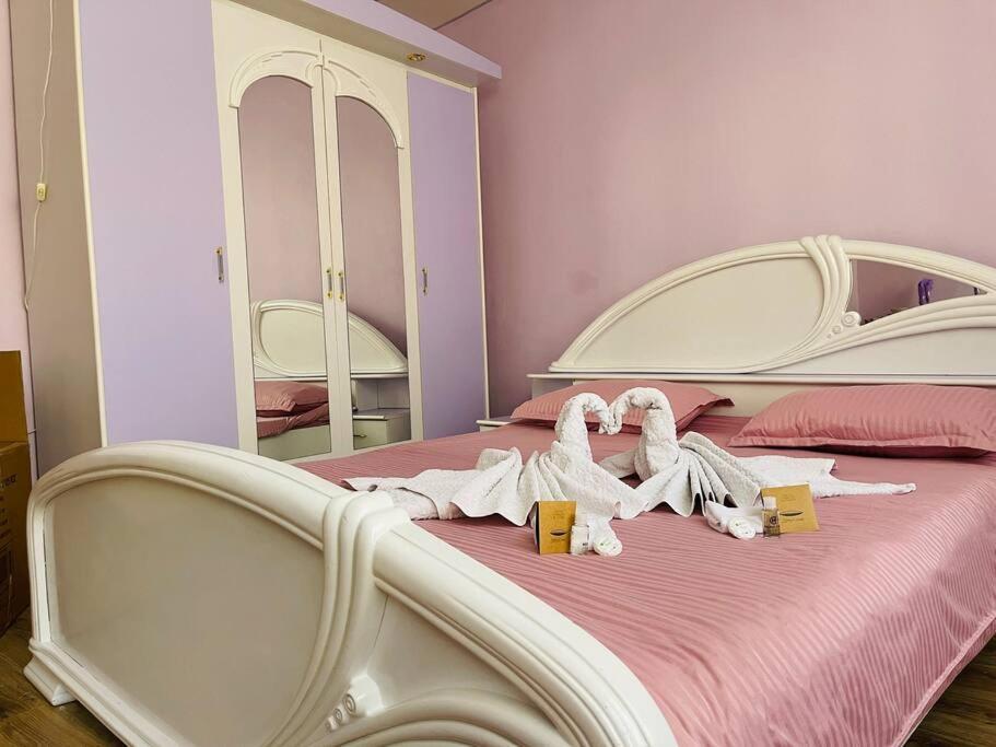 Lavender Luxury Apartment Oradea Bagian luar foto