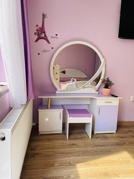 Lavender Luxury Apartment Oradea Bagian luar foto