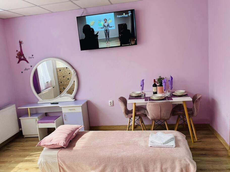 Lavender Luxury Apartment Oradea Bagian luar foto