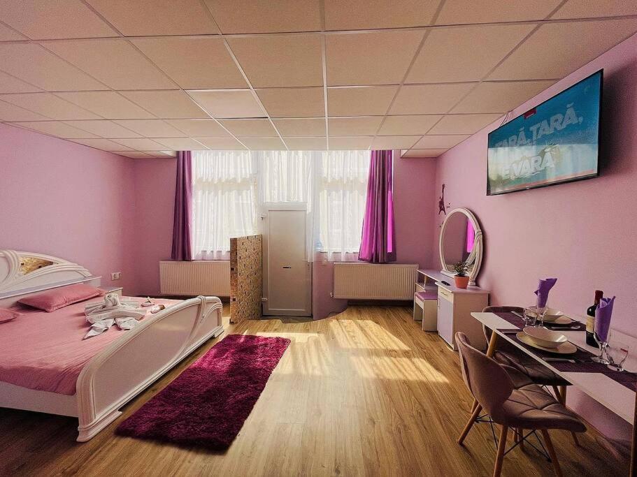 Lavender Luxury Apartment Oradea Bagian luar foto