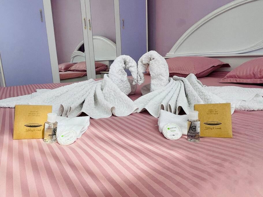Lavender Luxury Apartment Oradea Bagian luar foto